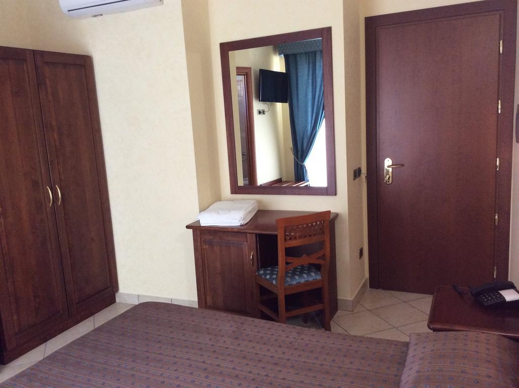 Cridda Hotel & Restaurant غيزيريا الغرفة الصورة